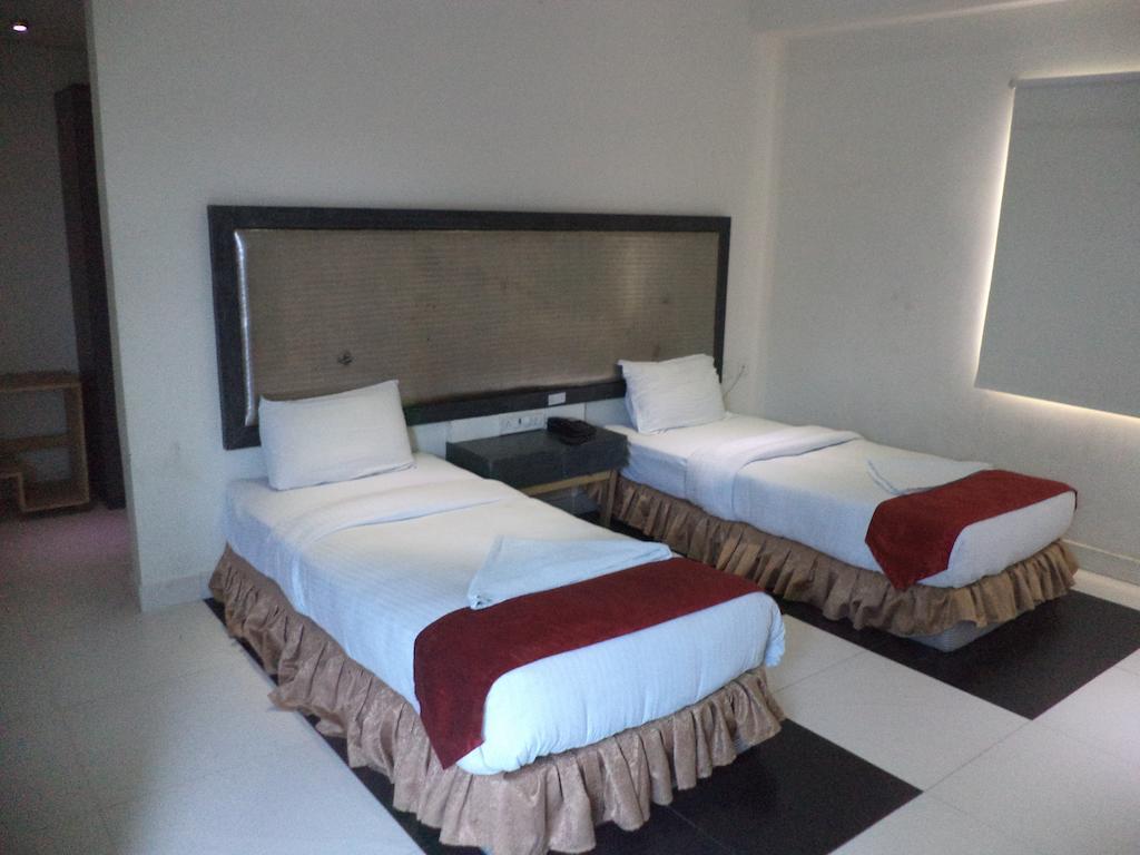 Hotel O Palak Residency Near Erragadda Metro Station Hyderabad Exterior foto